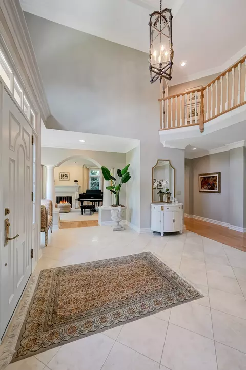 Entry Way - 122 Kraml Dr, Burr Ridge, IL 60527 photo 3 of 5