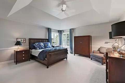 Bedroom - 122 Kraml Dr, Burr Ridge, IL 60527 photo 5 of 6