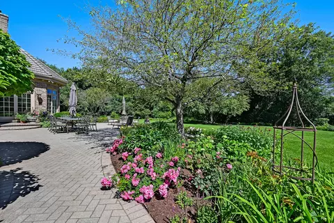 Exterior - 122 Kraml Dr, Burr Ridge, IL 60527 photo 5 of 8