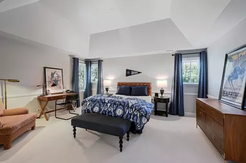 Bedroom - 122 Kraml Dr, Burr Ridge, IL 60527 photo 4 of 6