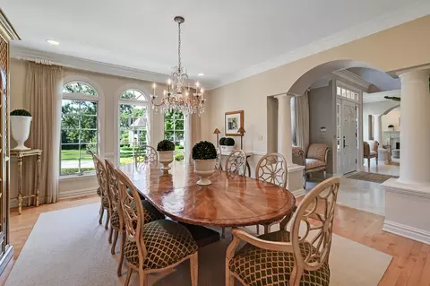 Dining - 122 Kraml Dr, Burr Ridge, IL 60527 photo 2 of 3