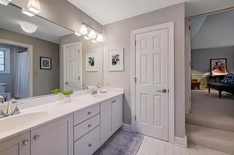 Bath - 122 Kraml Dr, Burr Ridge, IL 60527 photo 6 of 7