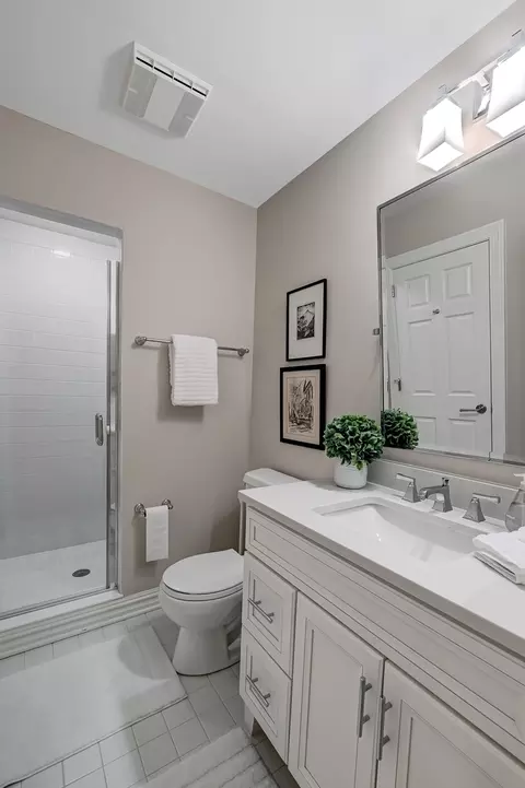 Bath - 122 Kraml Dr, Burr Ridge, IL 60527 photo 7 of 7