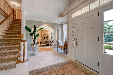 Entry Way - 122 Kraml Dr, Burr Ridge, IL 60527 photo 2 of 5