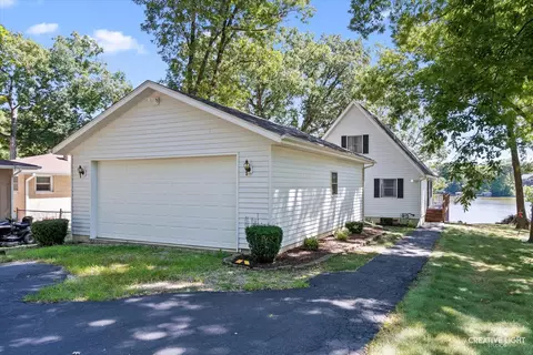 420 Holiday Dr, Lake Holiday, IL 60552