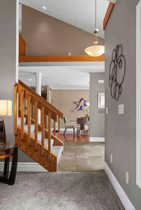 Entry Way - 11 Willowbend Ct, Bloomington, IL 61705 photo 4 of 11