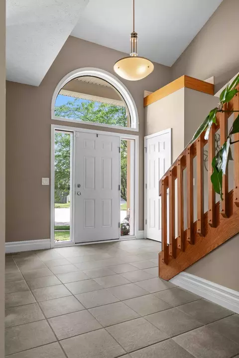 Entry Way - 11 Willowbend Ct, Bloomington, IL 61705 photo 1 of 11
