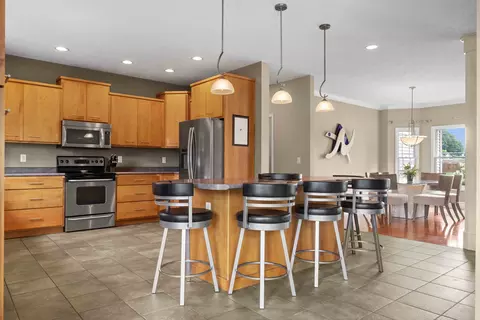Kitchen - 11 Willowbend Ct, Bloomington, IL 61705 photo 2 of 10