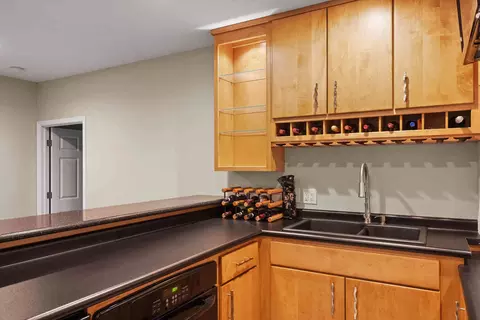 Kitchen - 11 Willowbend Ct, Bloomington, IL 61705 photo 9 of 10