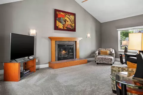Living - 11 Willowbend Ct, Bloomington, IL 61705 photo 1 of 6