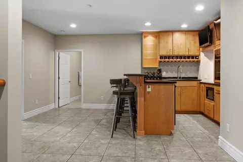 Entry Way - 11 Willowbend Ct, Bloomington, IL 61705 photo 10 of 11