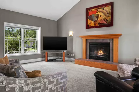Living - 11 Willowbend Ct, Bloomington, IL 61705 photo 3 of 6