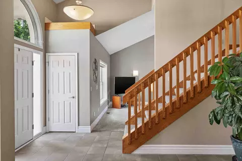 Entry Way - 11 Willowbend Ct, Bloomington, IL 61705 photo 3 of 11