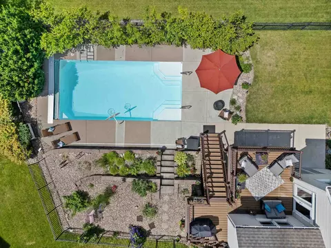 Exterior - 11 Willowbend Ct, Bloomington, IL 61705 photo 15 of 18