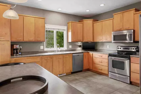 Kitchen - 11 Willowbend Ct, Bloomington, IL 61705 photo 3 of 10