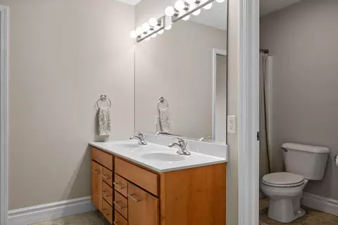 Bath - 11 Willowbend Ct, Bloomington, IL 61705 photo 4 of 8