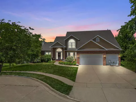 Exterior - 11 Willowbend Ct, Bloomington, IL 61705 photo 2 of 18