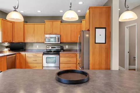 Kitchen - 11 Willowbend Ct, Bloomington, IL 61705 photo 4 of 10
