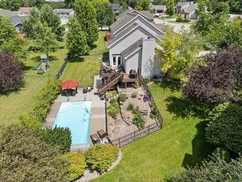 View/Area - 11 Willowbend Ct, Bloomington, IL 61705 photo 2 of 4
