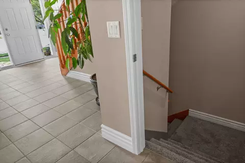 Entry Way - 11 Willowbend Ct, Bloomington, IL 61705 photo 9 of 11