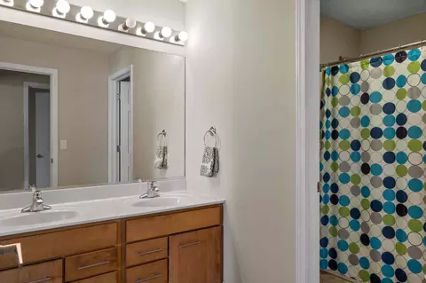 Bath - 11 Willowbend Ct, Bloomington, IL 61705 photo 6 of 8