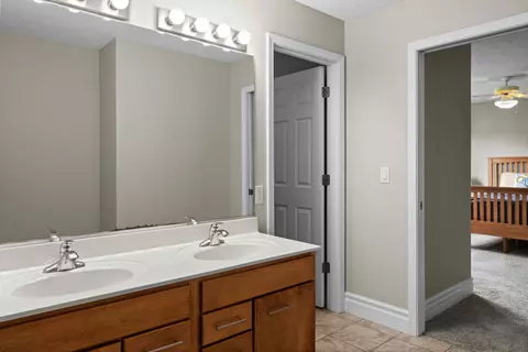 Bath - 11 Willowbend Ct, Bloomington, IL 61705 photo 5 of 8