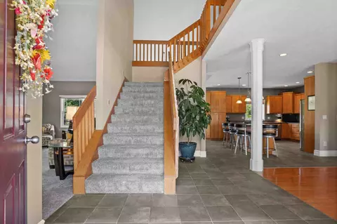 Entry Way - 11 Willowbend Ct, Bloomington, IL 61705 photo 2 of 11