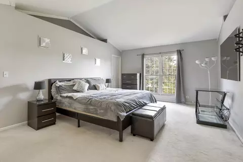 Bedroom - 4839 Turnberry Dr, Hoffman Estates, IL 60010 photo 1 of 4