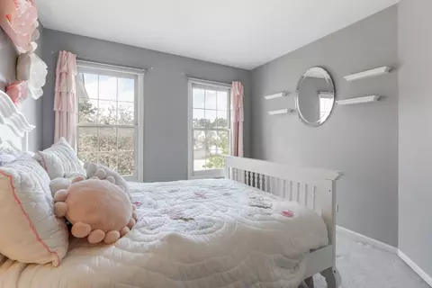 Bedroom - 4839 Turnberry Dr, Hoffman Estates, IL 60010 photo 3 of 4