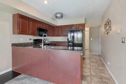 Kitchen - 4839 Turnberry Dr, Hoffman Estates, IL 60010 photo 1 of 3
