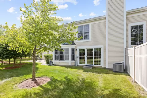Exterior - 4839 Turnberry Dr, Hoffman Estates, IL 60010 photo 4 of 5
