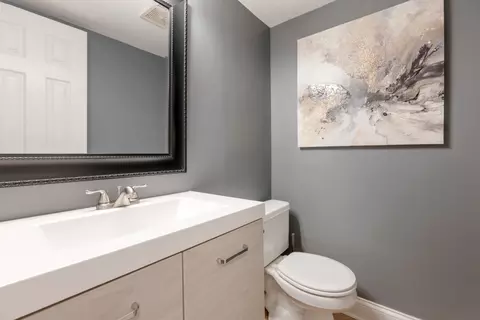Bath - 4839 Turnberry Dr, Hoffman Estates, IL 60010 photo 1 of 4
