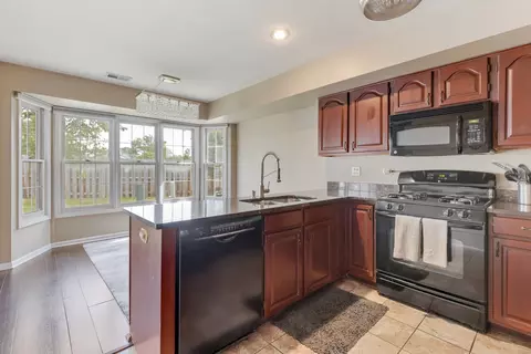Kitchen - 4839 Turnberry Dr, Hoffman Estates, IL 60010 photo 3 of 3
