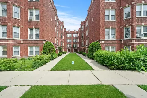 4838 W Henderson St #1A, Chicago, IL 60641
