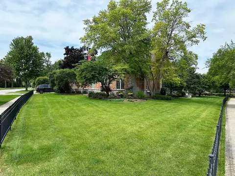 240 E May St, Elmhurst, IL 60126 photo 3