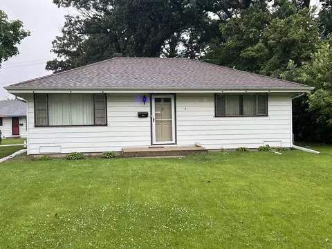 6 Manor Rd, Lake Zurich, IL 60047