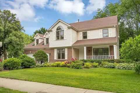 2811 Whispering Oaks Dr, Buffalo Grove, IL 60089