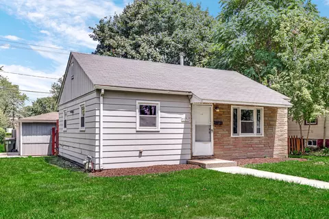 Exterior - 2320 170th St, Hazel Crest, IL 60429 photo 2 of 7