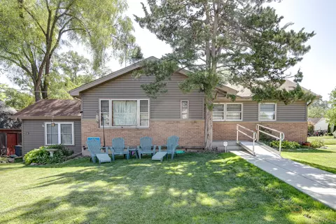 134 Woodlawn Dr, Mundelein, IL 60060