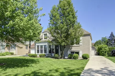 917 Wilkinson Pkwy, Park Ridge, IL 60068