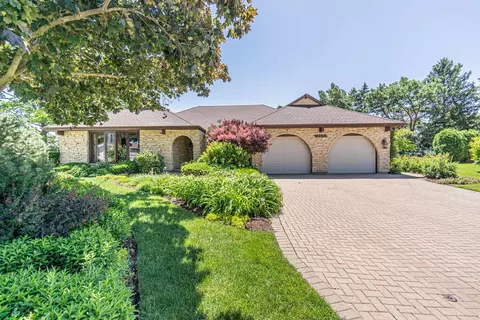 229 Brookhill Ct, Schaumburg, IL 60193