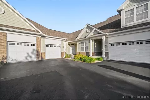 814 Cambridge Dr, Batavia, IL 60510