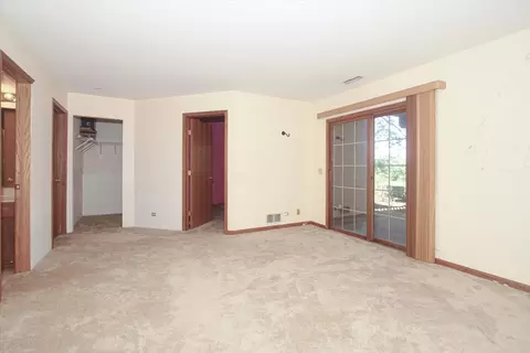 883 Millcreek Cir, Elgin, IL 60123 photo 12