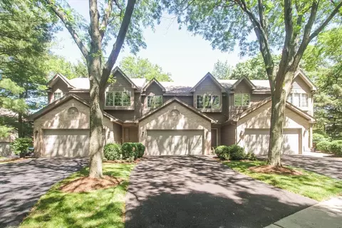 883 Millcreek Cir, Elgin, IL 60123