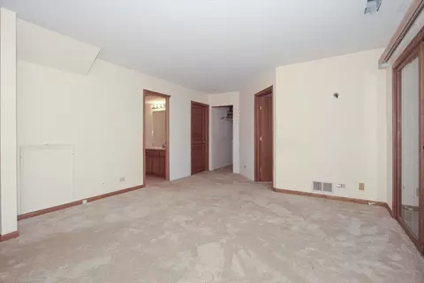 883 Millcreek Cir, Elgin, IL 60123 photo 14