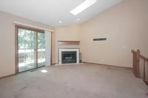 883 Millcreek Cir, Elgin, IL 60123 photo 3