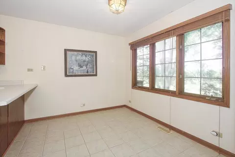 883 Millcreek Cir, Elgin, IL 60123 photo 10