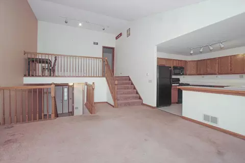 883 Millcreek Cir, Elgin, IL 60123 photo 5