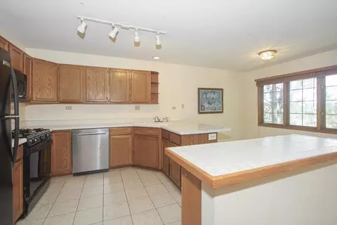 883 Millcreek Cir, Elgin, IL 60123 photo 7