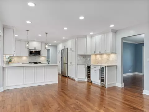 1301 Pin Oak Ct, Wheaton, IL 60189 photo 2
